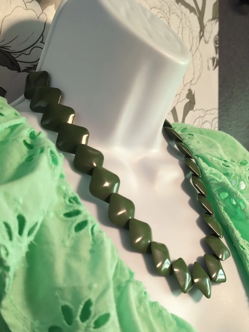 Vtg Overlapping Tile Link Forest Green Necklace